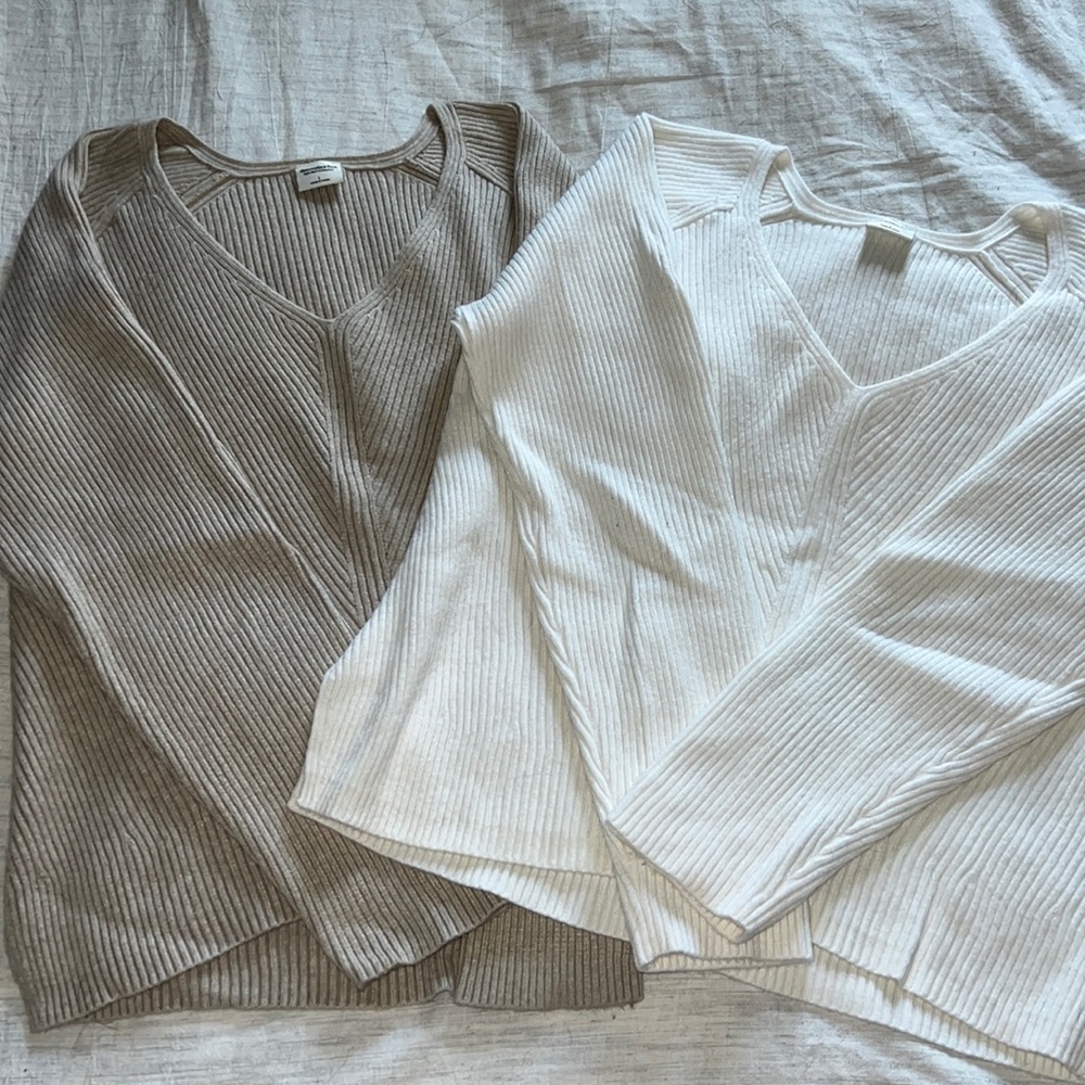 BUNDLE Abercrombie LuxeLoft V-Neck Sweaters